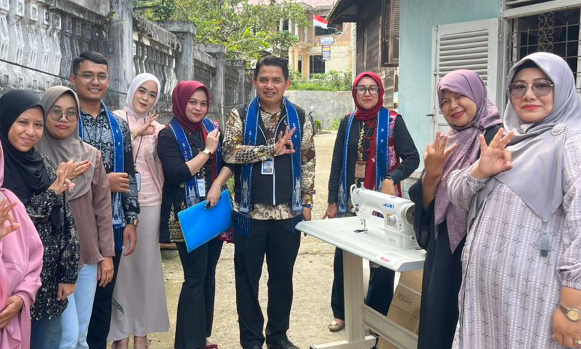 Bantuan sarana usaha ke Sigek Art di Silungkang Duo, Sawahlunto, dorong peningkatan produksi UMKM.