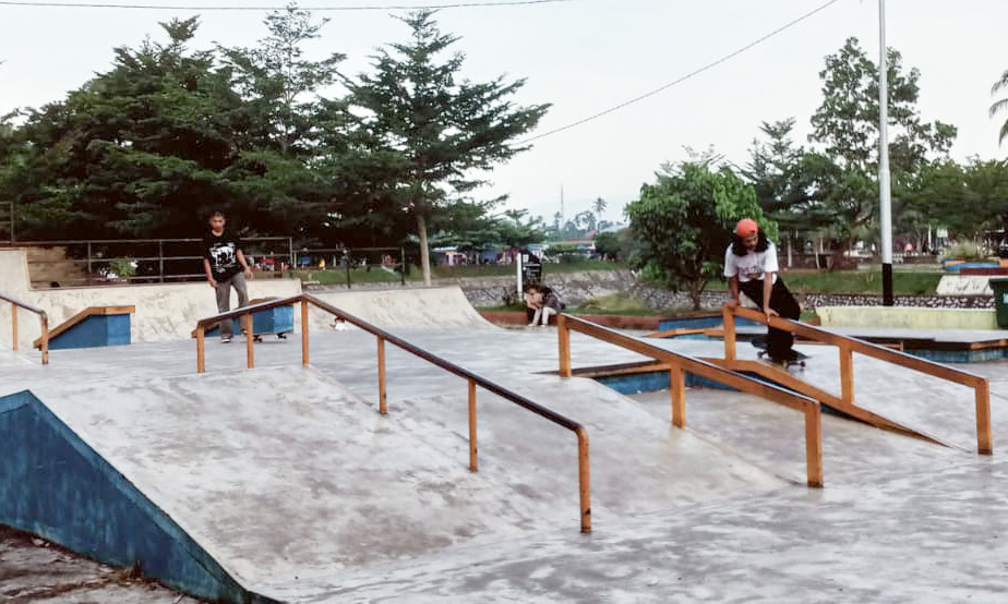 Skate park Batang Agam Payakumbuh jadi pusat aktivitas remaja, ruang kreativitas dan komunitas di kawasan normalisasi sungai.