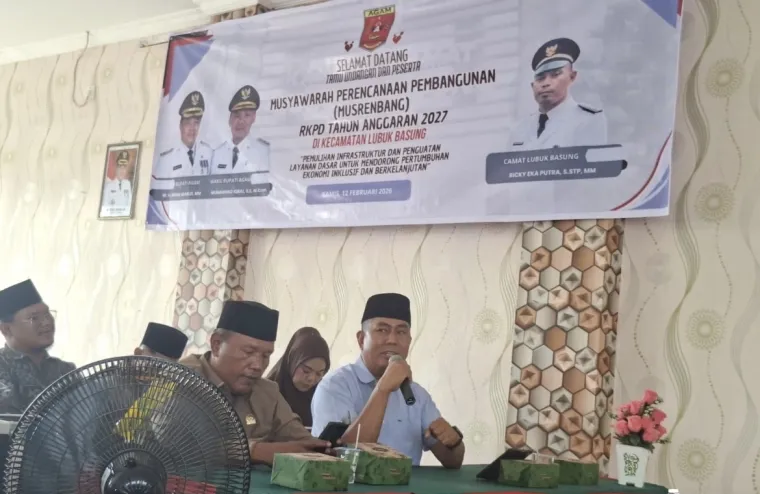 Anggota DPRD Agam dari Fraksi Golkar, Joni Putra Dt Bintaro Hitam menyampaikan arahan dan pandangan dalam Musrenbang RKPD Agam 2027 tingkat Kecamatan Lubukbasung, di aula Kantor Camat Lubukbasung