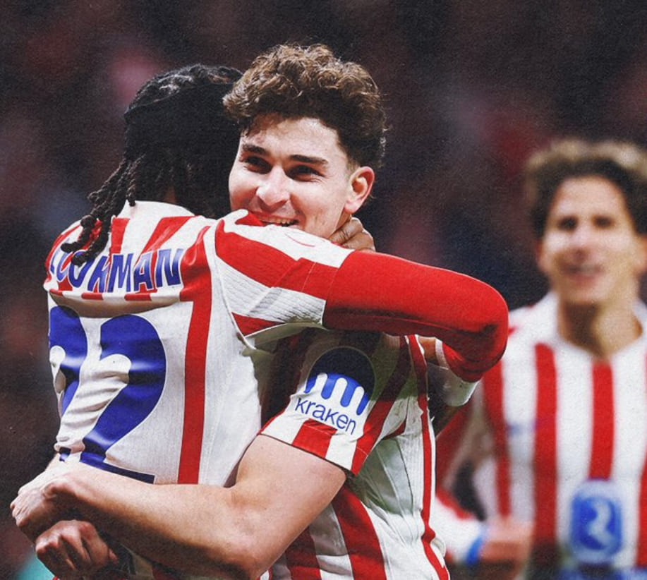 Ademola Lookman dan Julian Alvarez merayakan gol yang membawa Atletico Madrid unggul 4-0 atas Barcelona pada semifinal Copa del Rey 2026.(Foto: X @atleti)