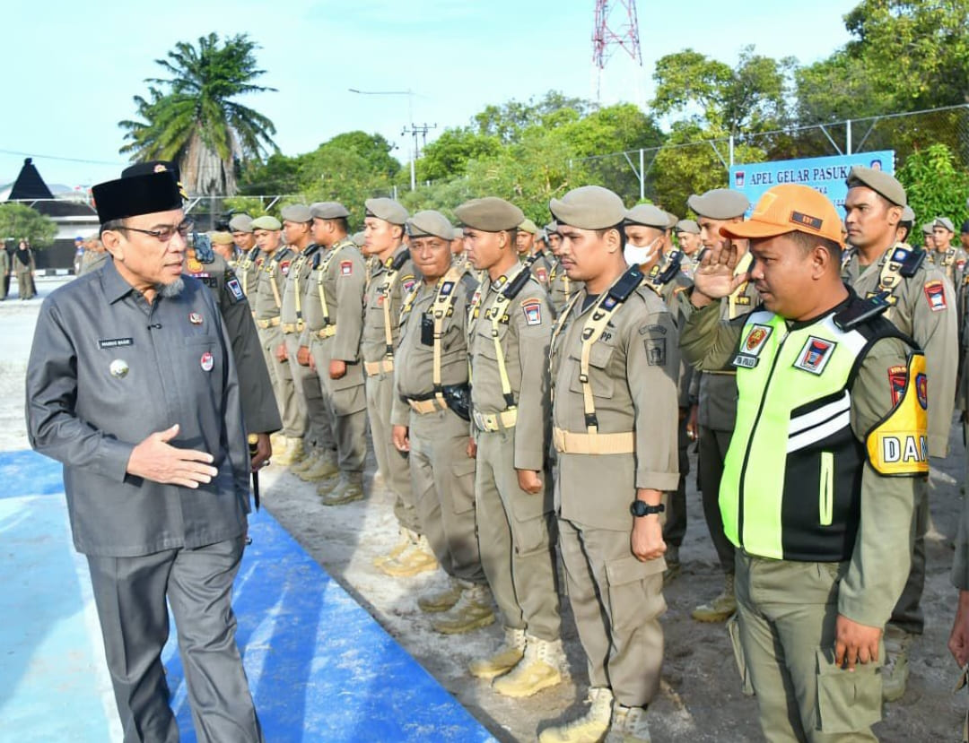 Wawako Maigus Nasir Pimpin Apel Gelar Pasukan Padang Sambut Ramadhan 1447 H. Minta Satpol PP & Dubalang bersikap tegas tapi humanis dalam menegakkan aturan.(Foto: Prokopim)