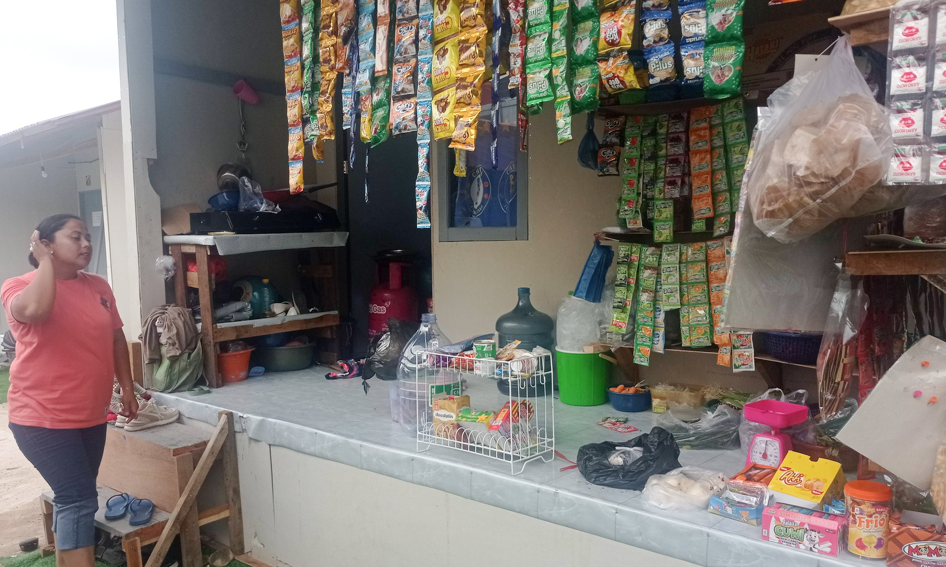 Julita Fitria Nova berbagi cerita tinggal di Huntara Kapalo Koto, syukur hemat kontrak Rp500 ribu namun listrik bisa padam 15 jam.