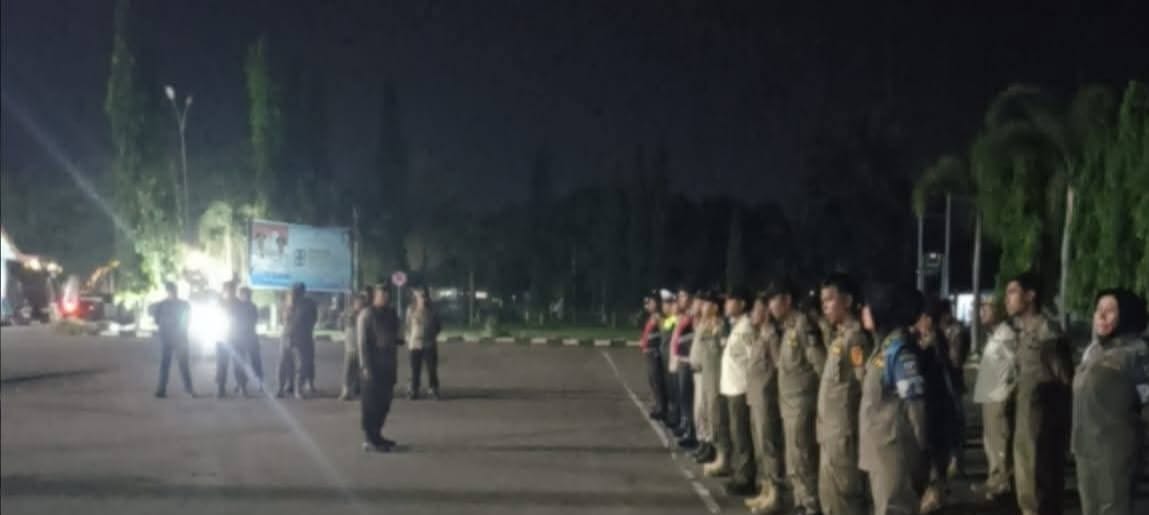 emerintah Kabupaten Dharmasraya melalui Satpol PP dan Damkar Kabupaten Dharmasraya bersama Polres Dharmasraya menggelar apel gabungan dan patroli ketenteraman serta ketertiban umum.