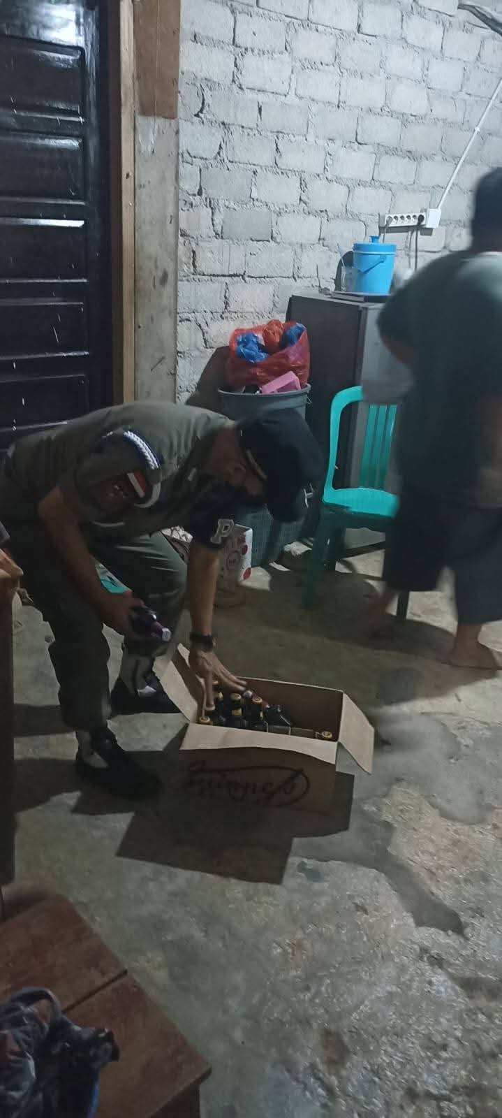 Tim gabungan dari Polres Dharmasraya bersama Satpol PP dan Damkar Kabupaten Dharmasraya mengamankan sejumlah minuman keras (miras) dalam operasi cipta kondisi menjelang Bulan Suci Ramadhan 1447 H.