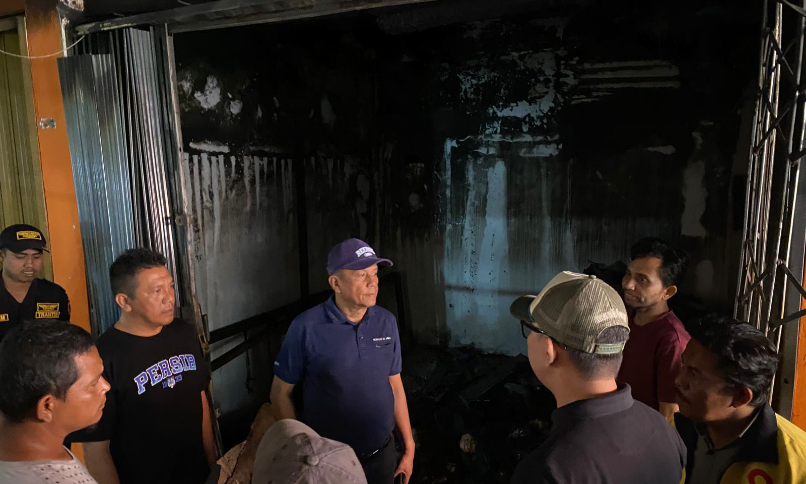 Wakil Wali Kota, Elzadaswarman, dan Sekretaris Daerah, Rida Ananda, turun langsung ke lokasi pada Senin pagi untuk menemui korban serta berkoordinasi dengan unsur Forkopimda dan instansi terkait.