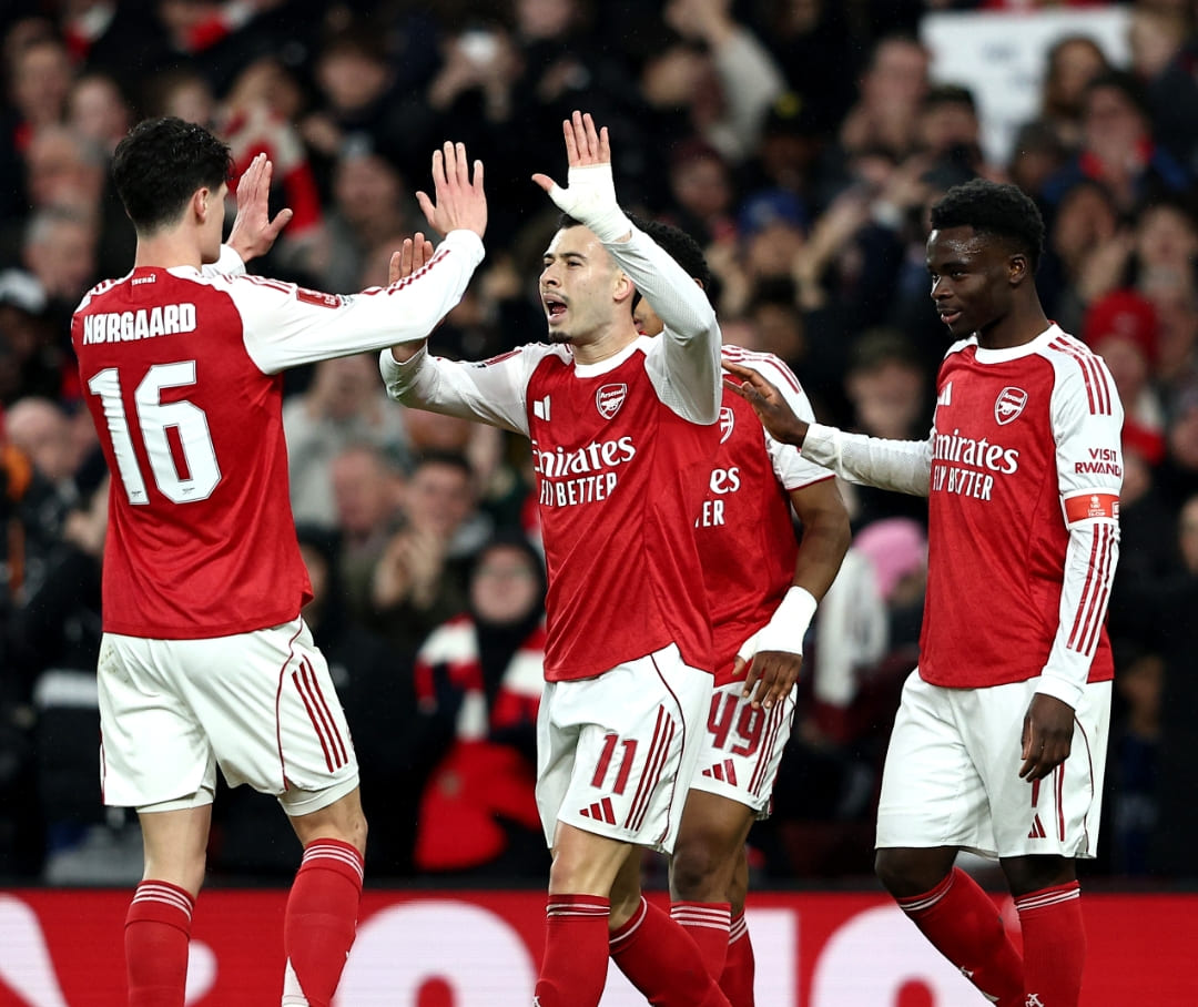 Gabriel Martinelli merayakan gol yang memperbesar keunggulan Arsenal atas Wigan Athletic pada babak pertama laga FA Cup 2026.(Foto: X @EmiratesFACup)