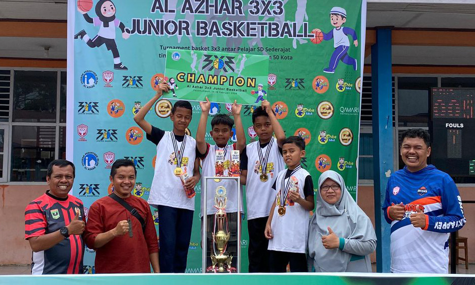 SD Al Azhar 56 Payakumbuh juara Turnamen 3X3 Junior Basketball tingkat SD se-Kota Payakumbuh usai menaklukkan 15 tim peserta.