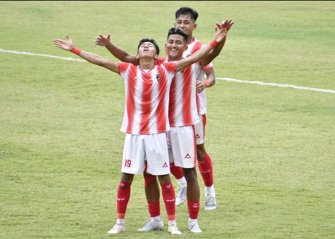 Pemain PSP Padang rayakan kemenangan atas PSPP Padangpanjang dalam laga Liga 4 Sumbar di Stadion H. Agus Salim.(Foto: Kominfo Padang)