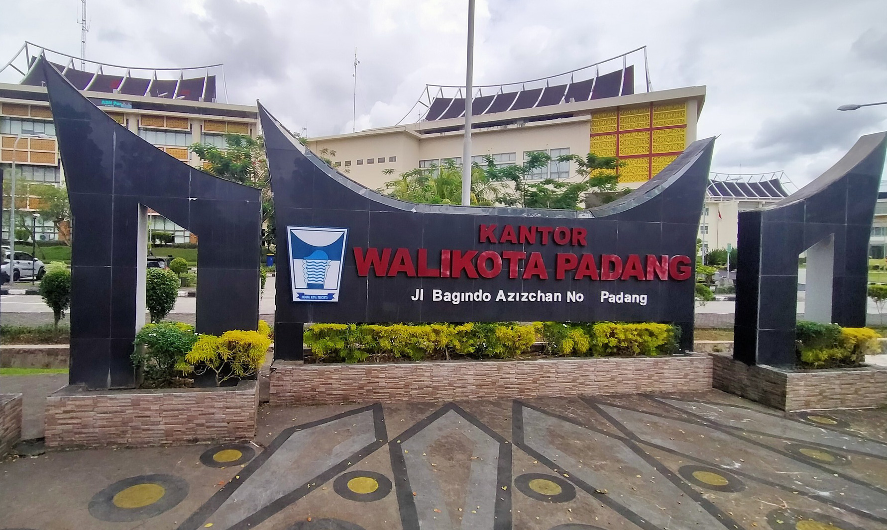 Pemko Padang pangkas jam kerja ASN selama Ramadan 1447 H. Masuk 08.00 WIB, pulang 15.00 WIB, efektif 32,50 jam per pekan.
