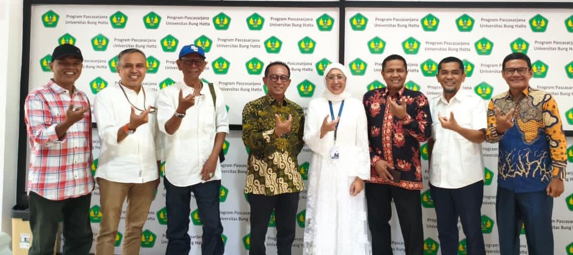 Rektor Universitas Bung Hatta, Prof. Dr. Diana Kartika, menandatangani Surat Keputusan Nomor 0710/SK-1/KP-UM/1-2026 tentang Penetapan Tim 9 Rekonsiliasi.