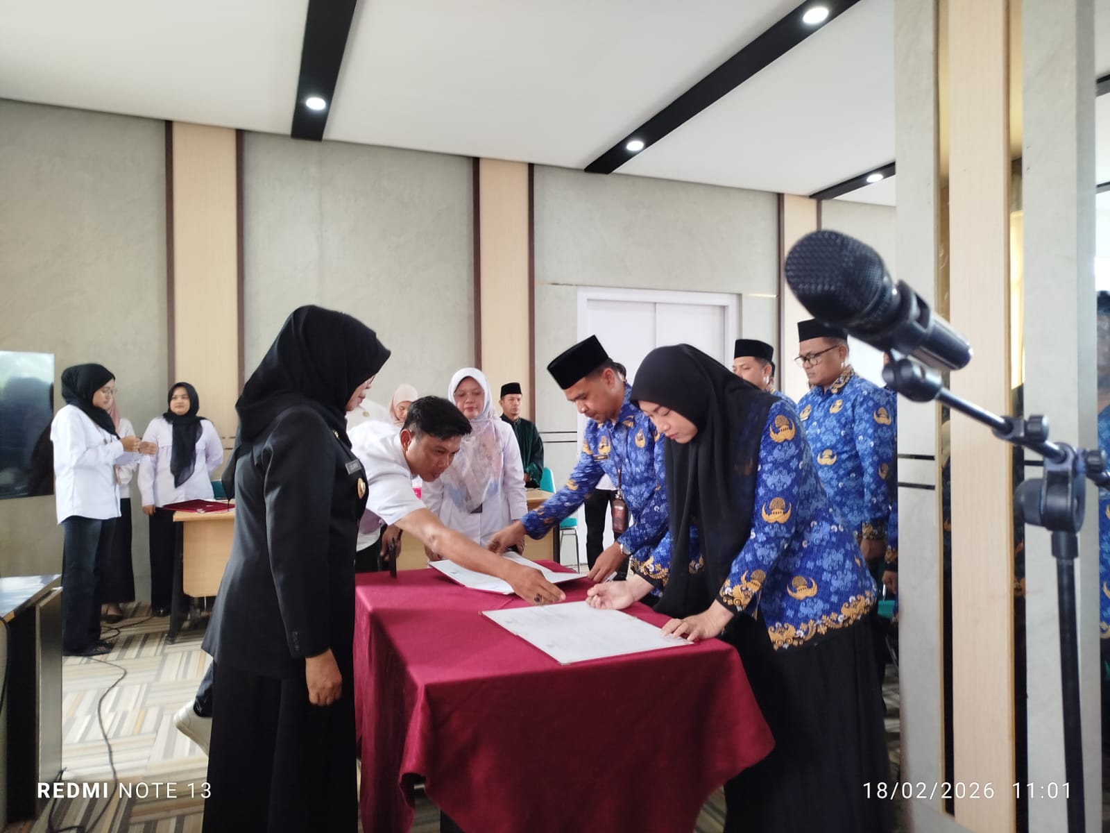 Wakil Bupati Dharmasraya, Leli Arni, melantik 46 pejabat administrator, pejabat pengawas, dan Kepala UPT Puskesmas di lingkungan Pemerintah Kabupaten Dharmasraya, Rabu (18/02/2026).