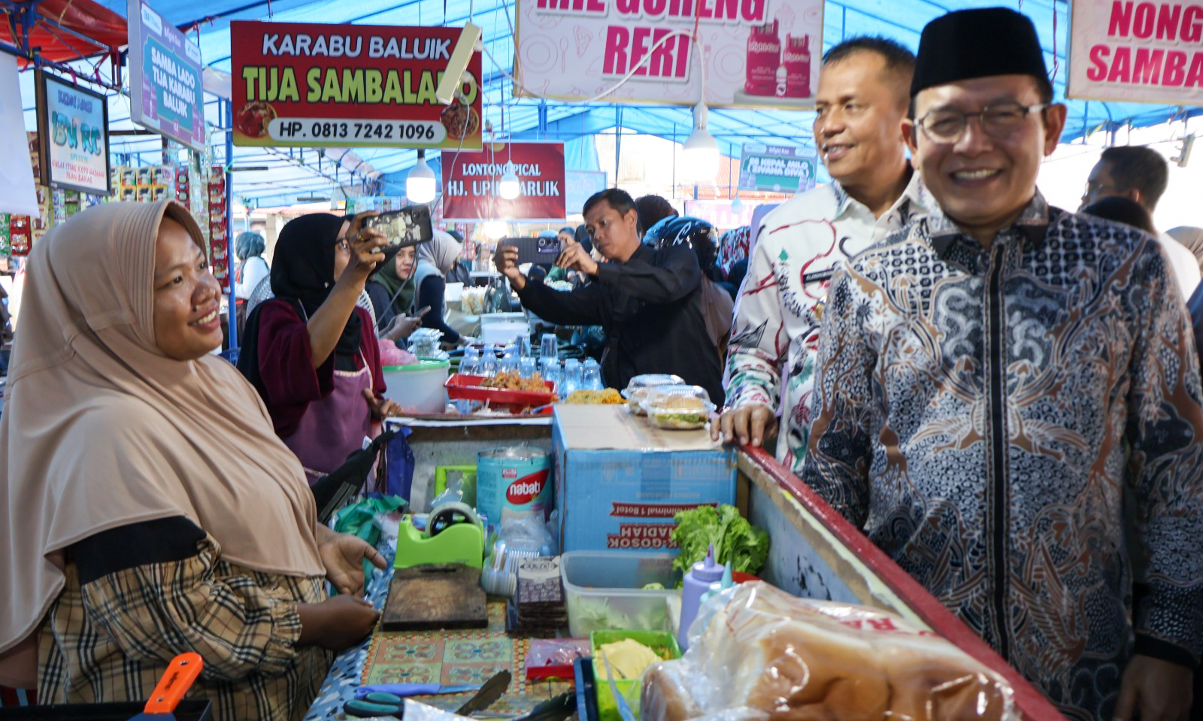 Wali Kota Payakumbuh Zulmaeta saat meninjau lokasi Pasa Pabukoan bersama Wakil Wali Kota Elzadaswarman, Sekretaris Daerah Rida Ananda, serta jajaran perangkat daerah terkait, Kamis (19/02/2026).