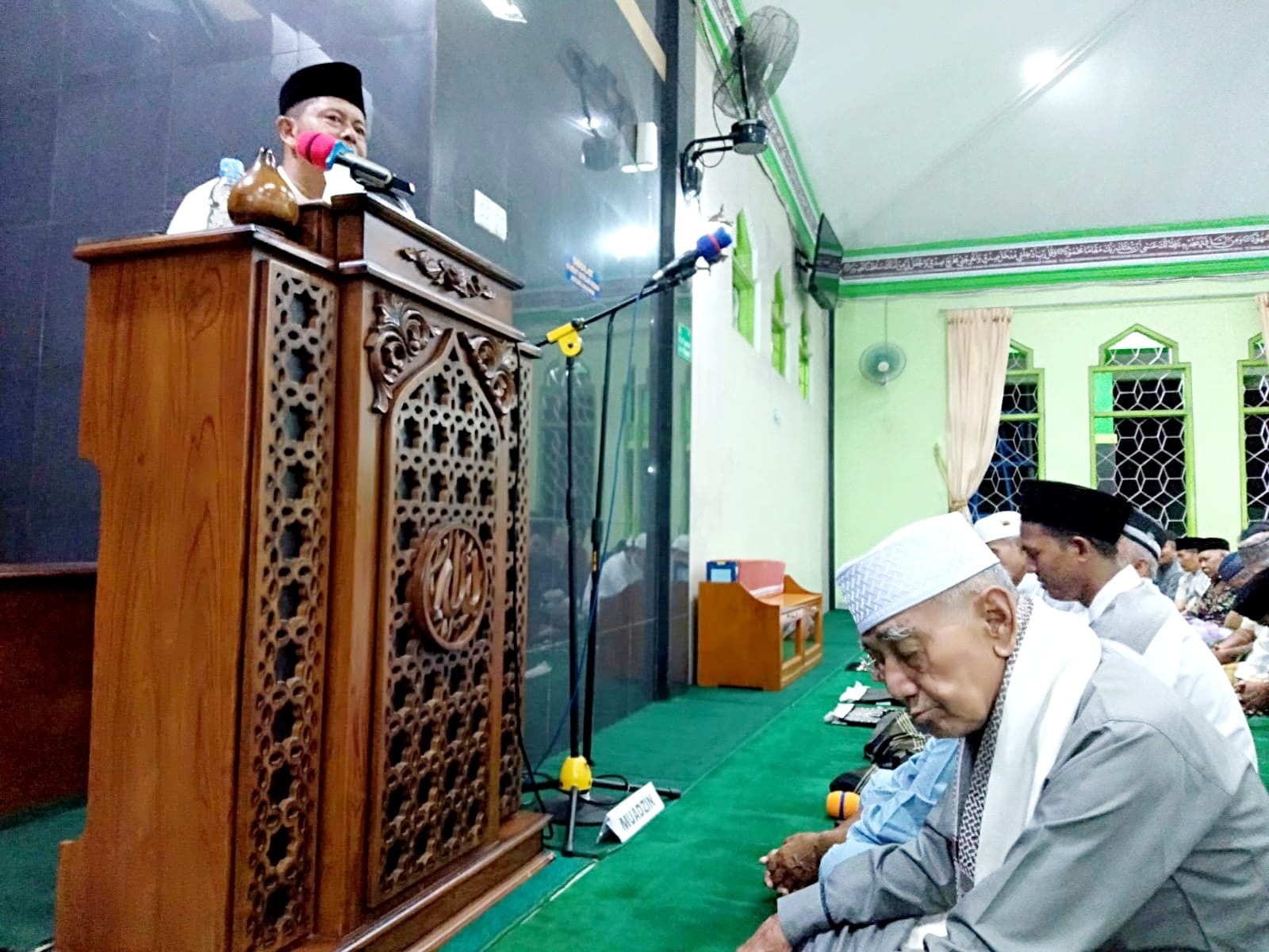 Bupati Pasaman Welly Suhery menyampaikan sambutan di Masjid Agung Pasaman Islamic Centre, Rabu (18/2).