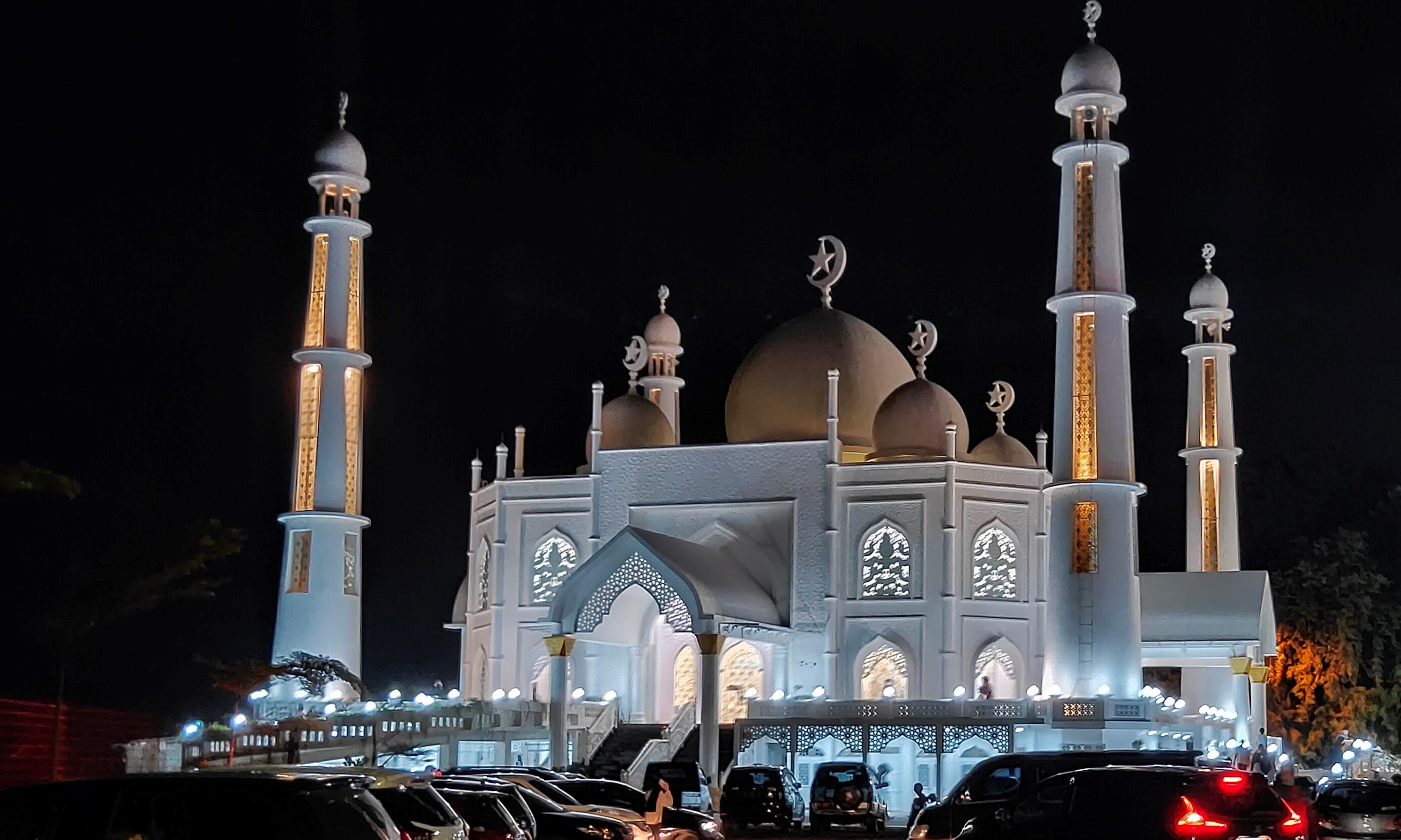 Ramadhan Halal Fest 2026 resmi digelar di Masjid Al-Hakim Padang, hadirkan 50 booth UMKM halal dan rangkaian RAMAH 1447 H.