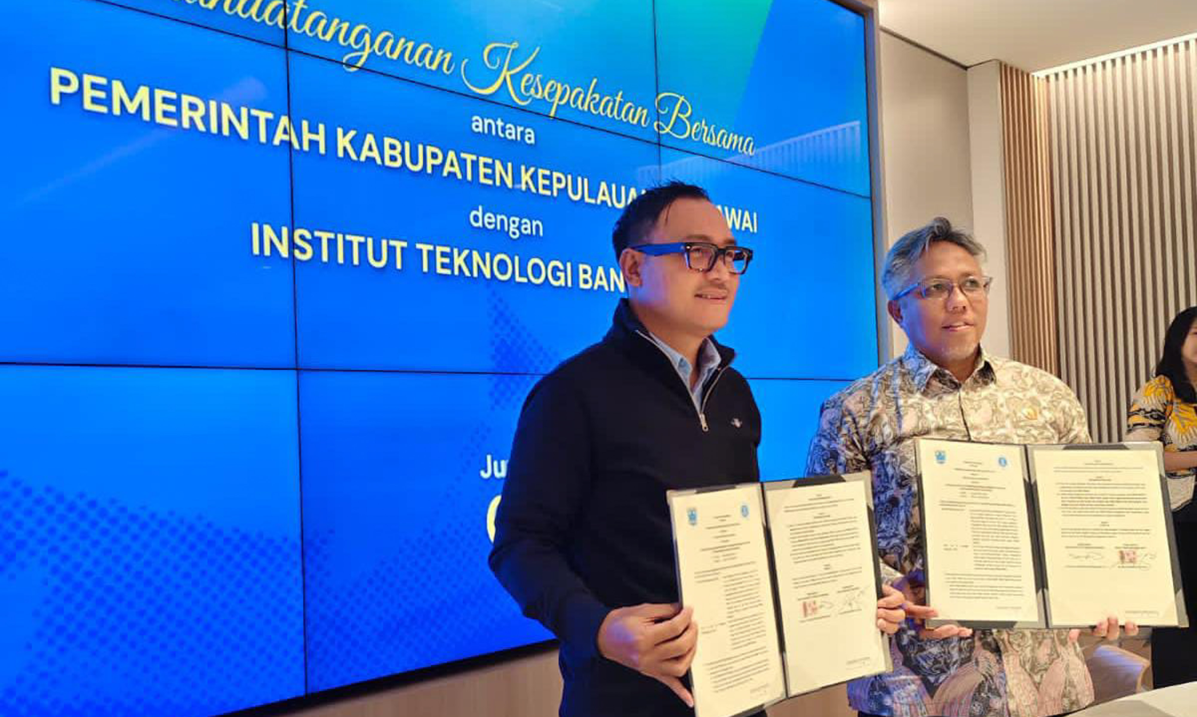 ITB dan Pemkab Kepulauan Mentawai teken MoU kolaborasi pendidikan, riset terapan, dan penyusunan master plan pariwisata serta digitalisasi.
