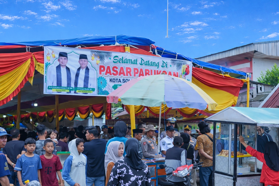 Pasar Pabukoan Ramadhan di Jalan Cengkeh, Kota Solok.