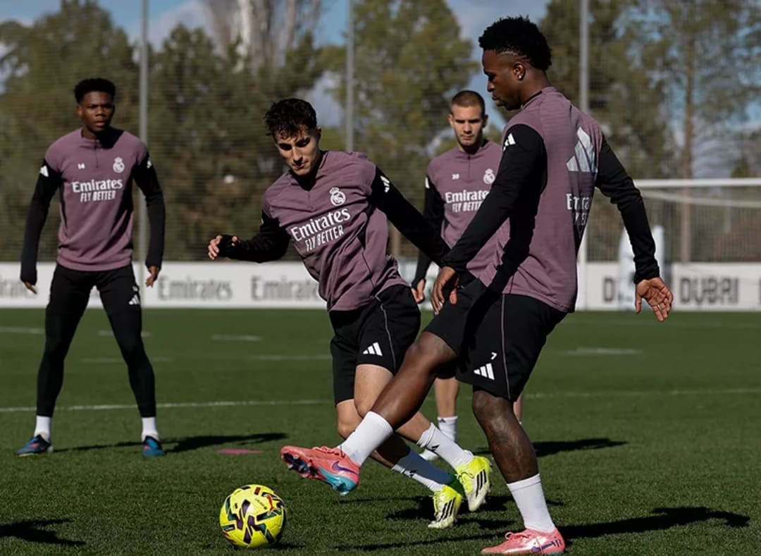 Vinicius Junior menjalani sesi latihan bersama skuad Real Madrid jelang laga tandang melawan Osasuna di Reyno de Navarra.(Foto: realmadrid.com)