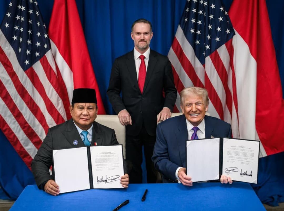 Presiden Prabowo Subianto menandatangani kesepakatan dagang Indonesia-AS, membuka akses 53 komoditas pertanian tarif 0 persen ke pasar Amerika Serikat.(Foto: BPMI Setpres)