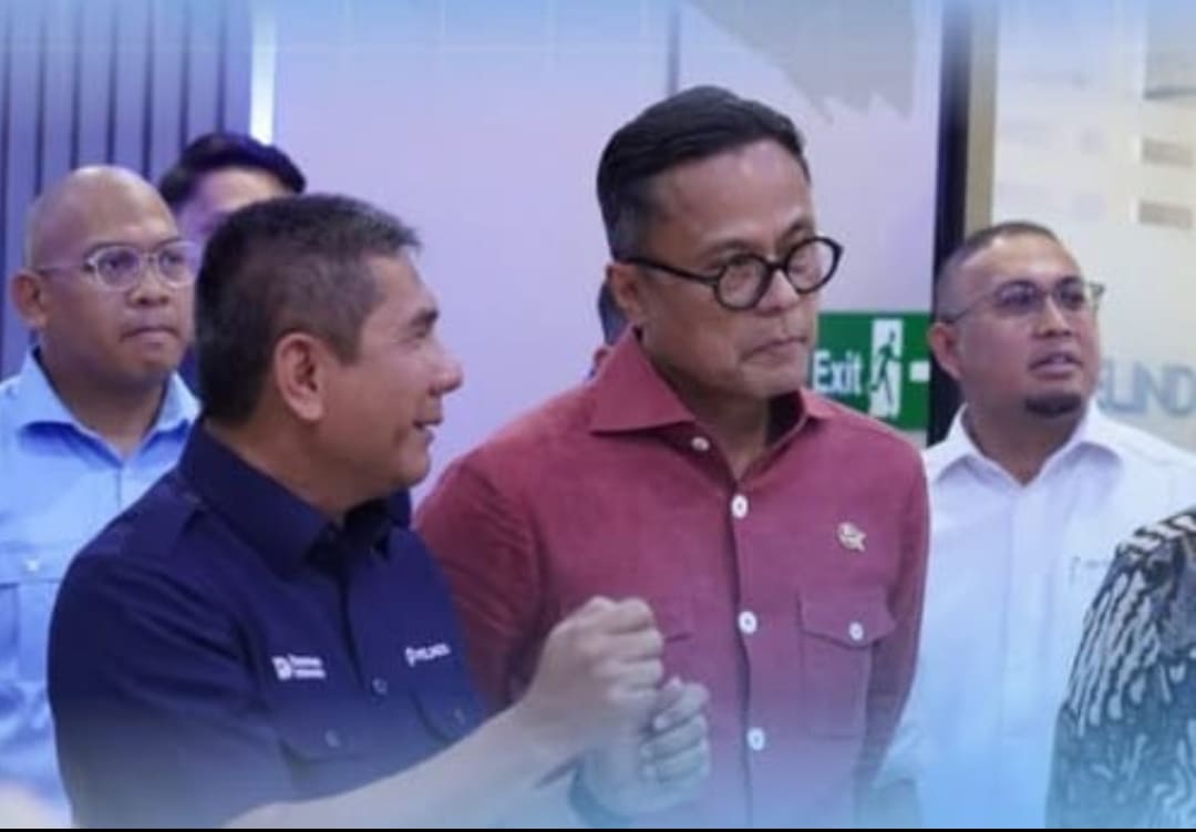 COO Danantara sekaligus Kepala BP BUMN, Dony Oskaria saat meninjau kawasan Pelindo di Pelabuhan Teluk Bayur Padang.(Foto: IST)