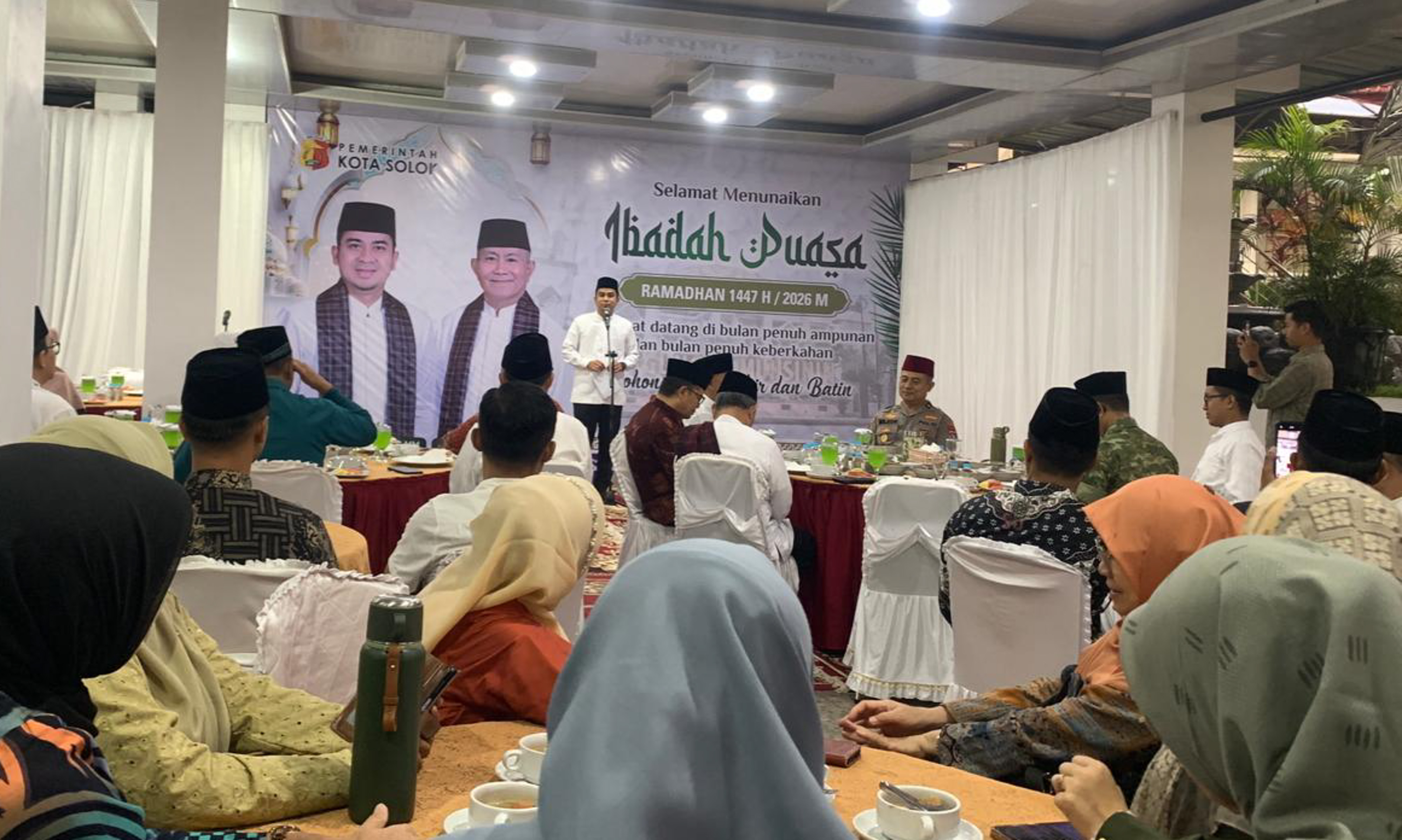 Wali Kota Solok Ramadhani umumkan PDAM gratis masjid, prioritas BPJS dan infrastruktur saat pembekalan Tim Safari Ramadhan, Sabtu (21/2/2026).
