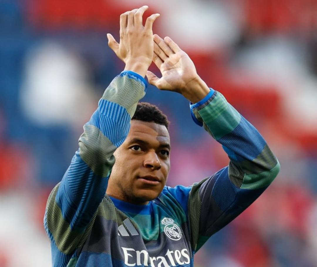 Momen pemanasan Kylian Mbapp&eacute; sebelum kickoff Osasuna vs Real Madrid pada jornada 25 La Liga.(Foto: X @realmadrid)