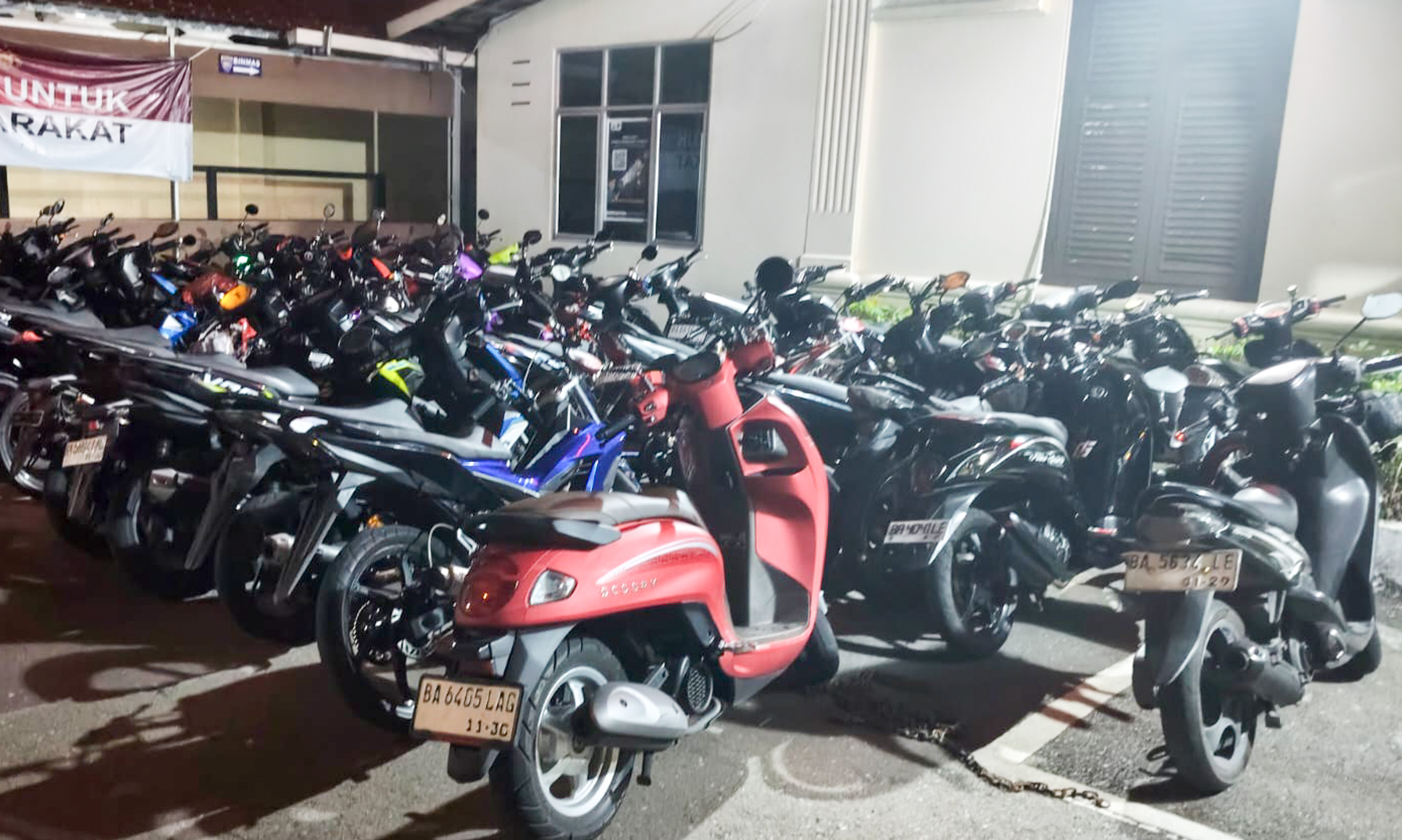 Polresta Bukittinggi sita 32 motor balap liar dan knalpot brong dalam razia Cipkon Ramadhan 1447 Hijriah, Minggu (22/2/2026).