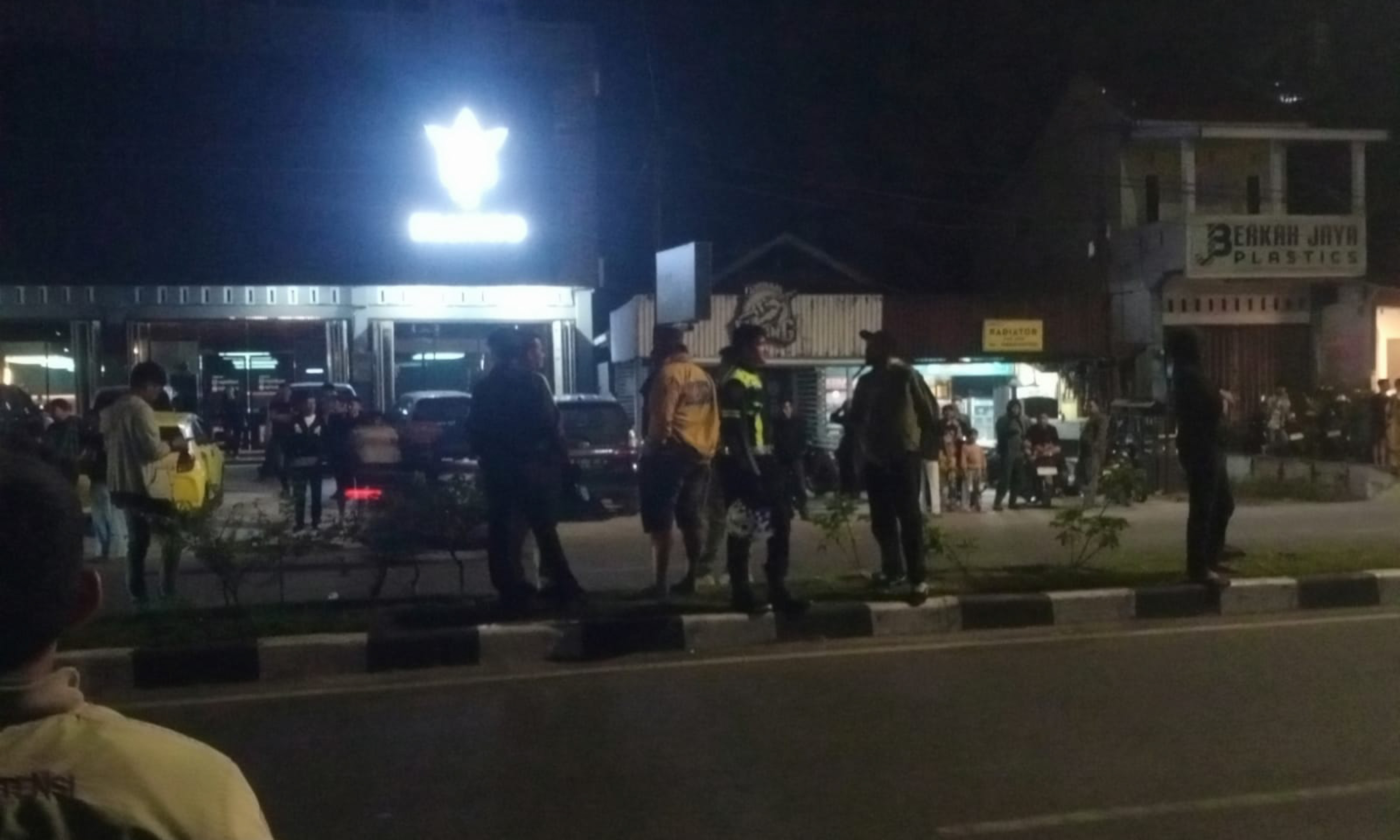 Polres Payakumbuh bubarkan balap liar di Jalan Soekarno-Hatta, Minggu dini hari (22/02/2026).