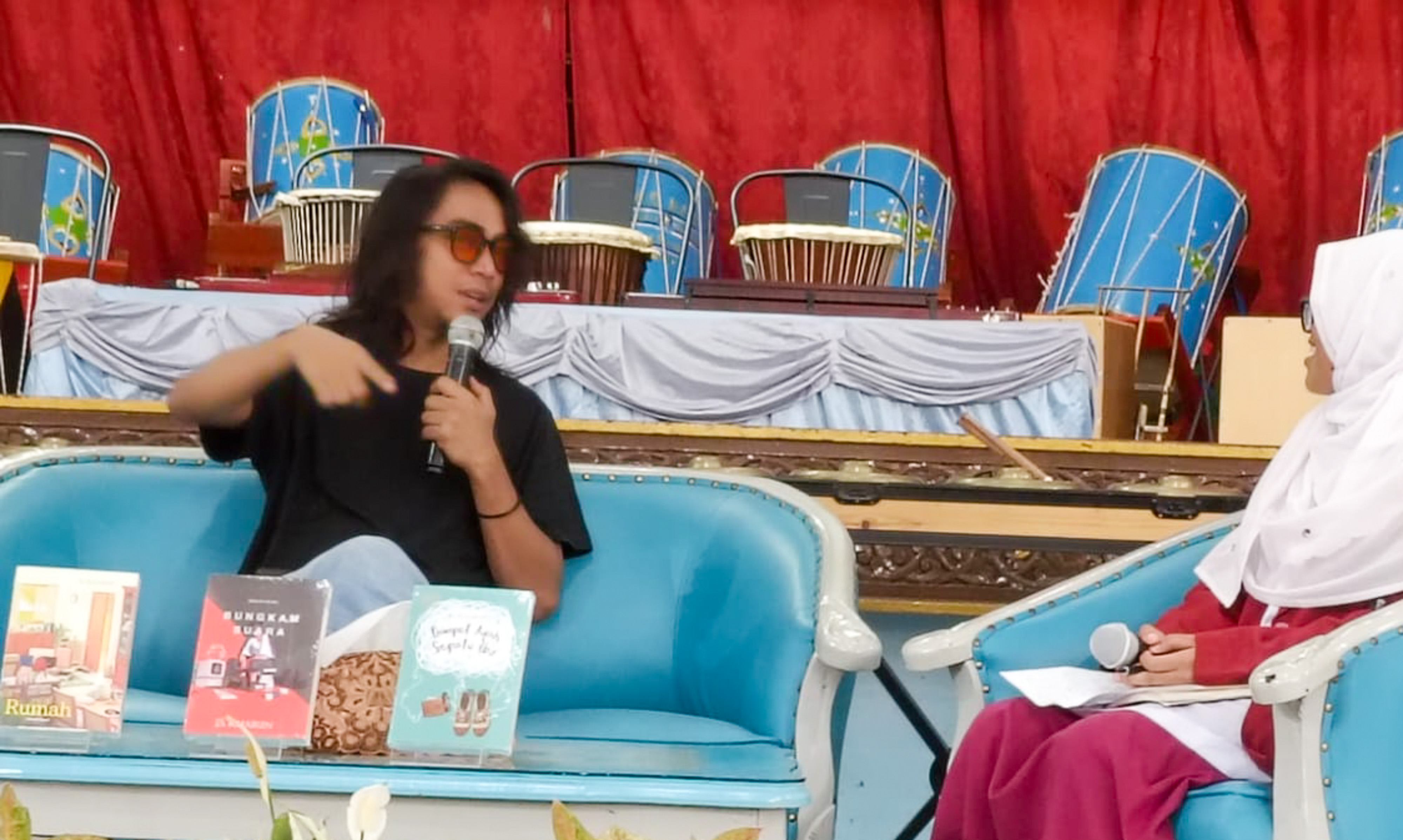 JS Khairen dalam kegiatan Ngaji Literasi di Diniyyah Puteri Padangpanjang.