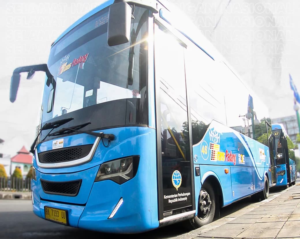 Informasi lengkap layanan Trans Padang: rute 6 koridor, jadwal operasional, tarif tiket, metode pembayaran, dan imbauan penting bagi penumpang di Kota Padang.