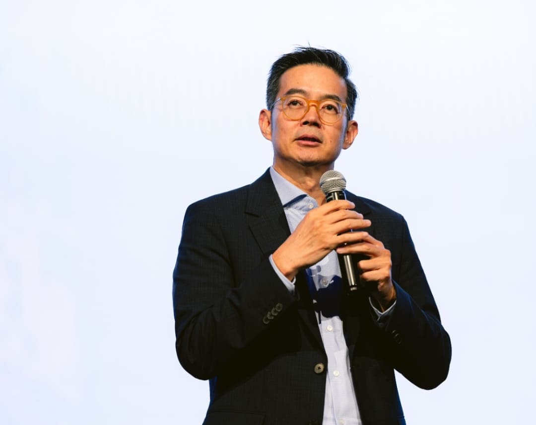 Moleonoto The, CEO PT Indo Premier Sekuritas, memperkenalkan LADI indikator saham real-time pertama di Indonesia.(Foto: Humas)