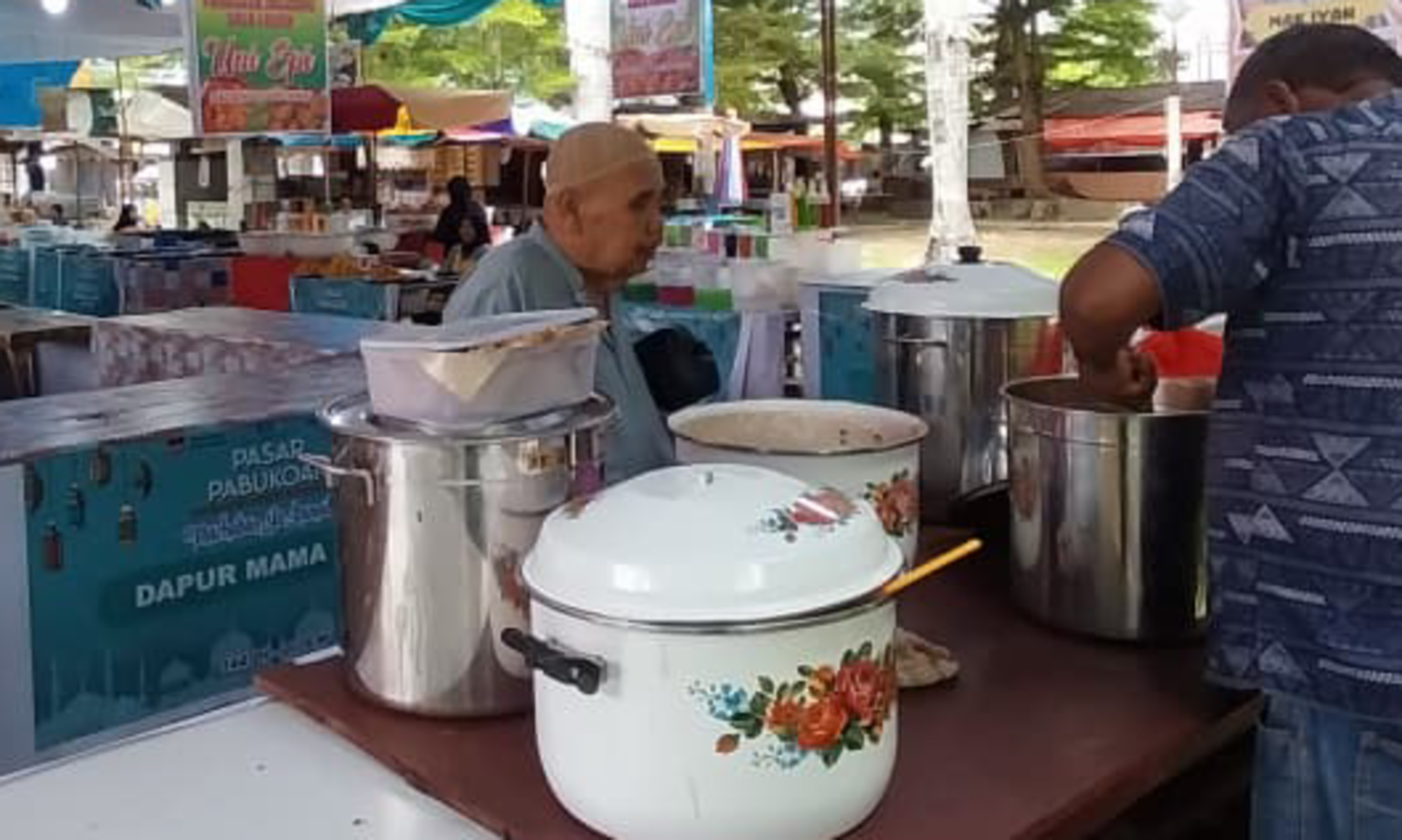Penjualan Pasa Pabukoan Imam Bonjol Padang naik. Pedagang kambing catat kenaikan 50 persen, omzet capai Rp6 juta per hari.
