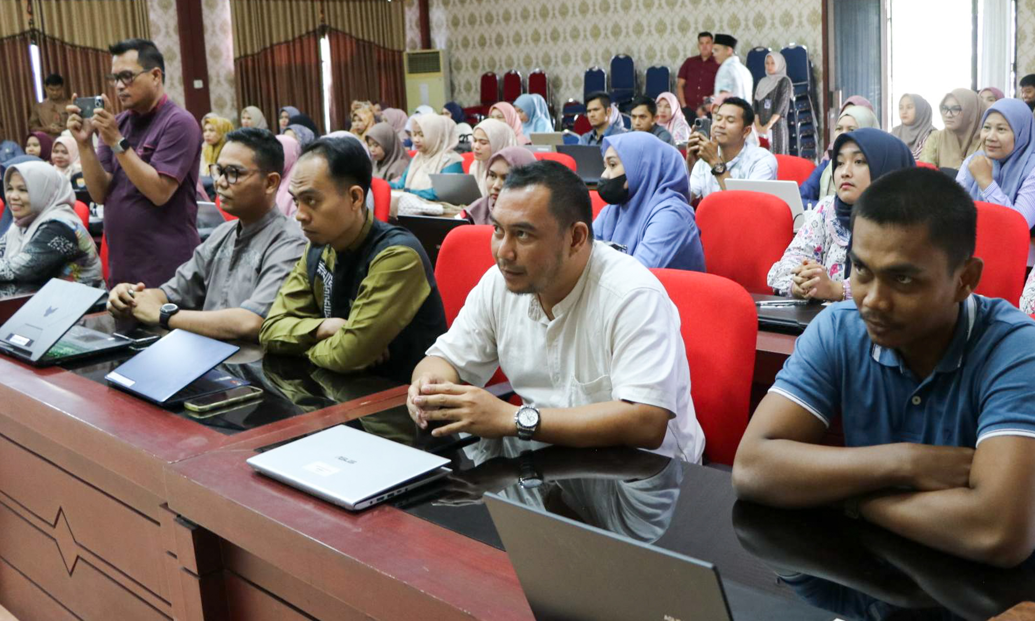 Yota Balad buka Bimtek Siskeudes 2026 di Pariaman, tekankan transparansi dan akuntabilitas pengelolaan keuangan desa.
