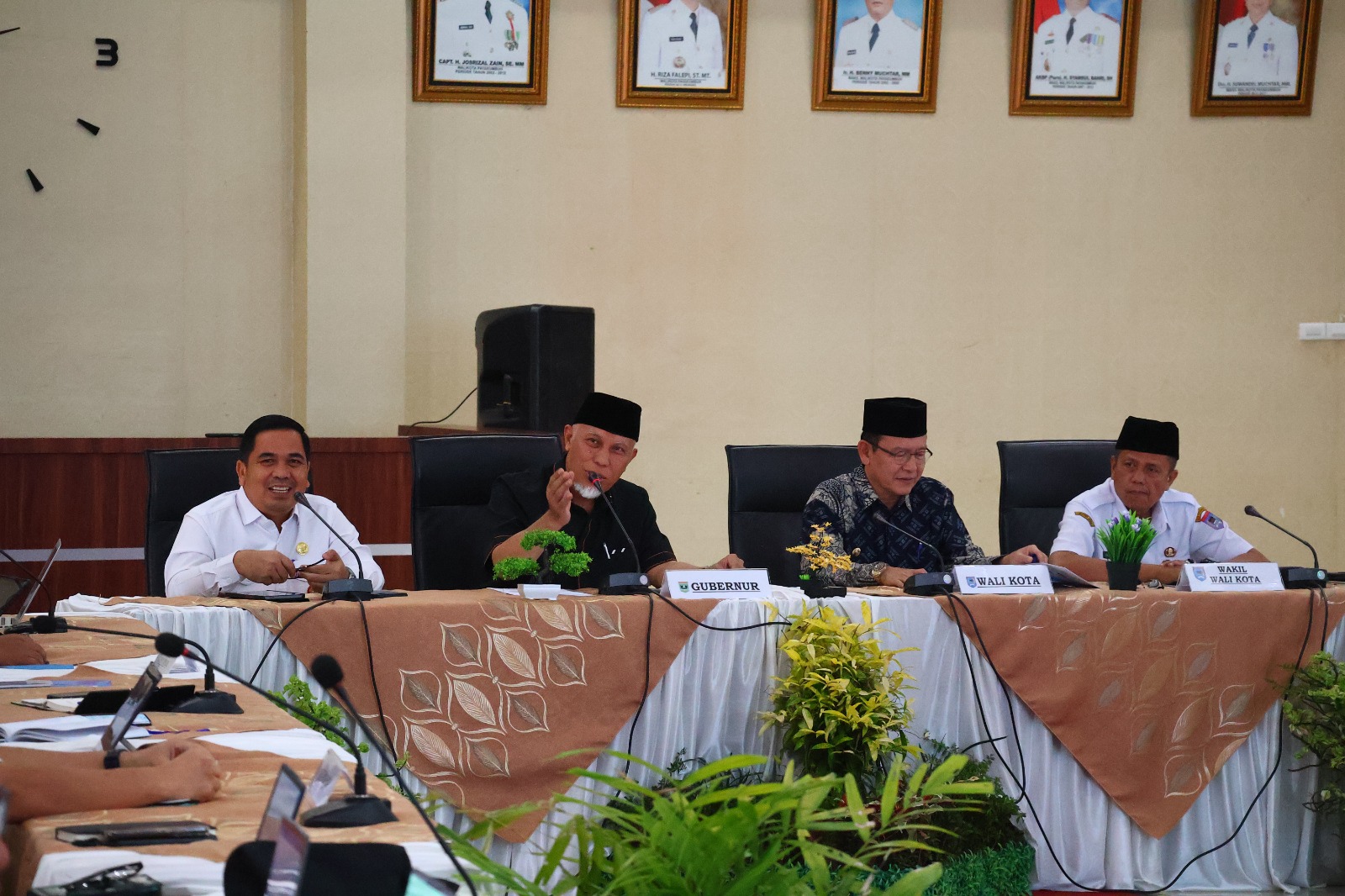 Rakor Pemprov Sumbar dan Pemko Payakumbuh bahas banjir, TPA, infrastruktur, air minum, serta strategi ekonomi 2026-2027 di Payakumbuh.