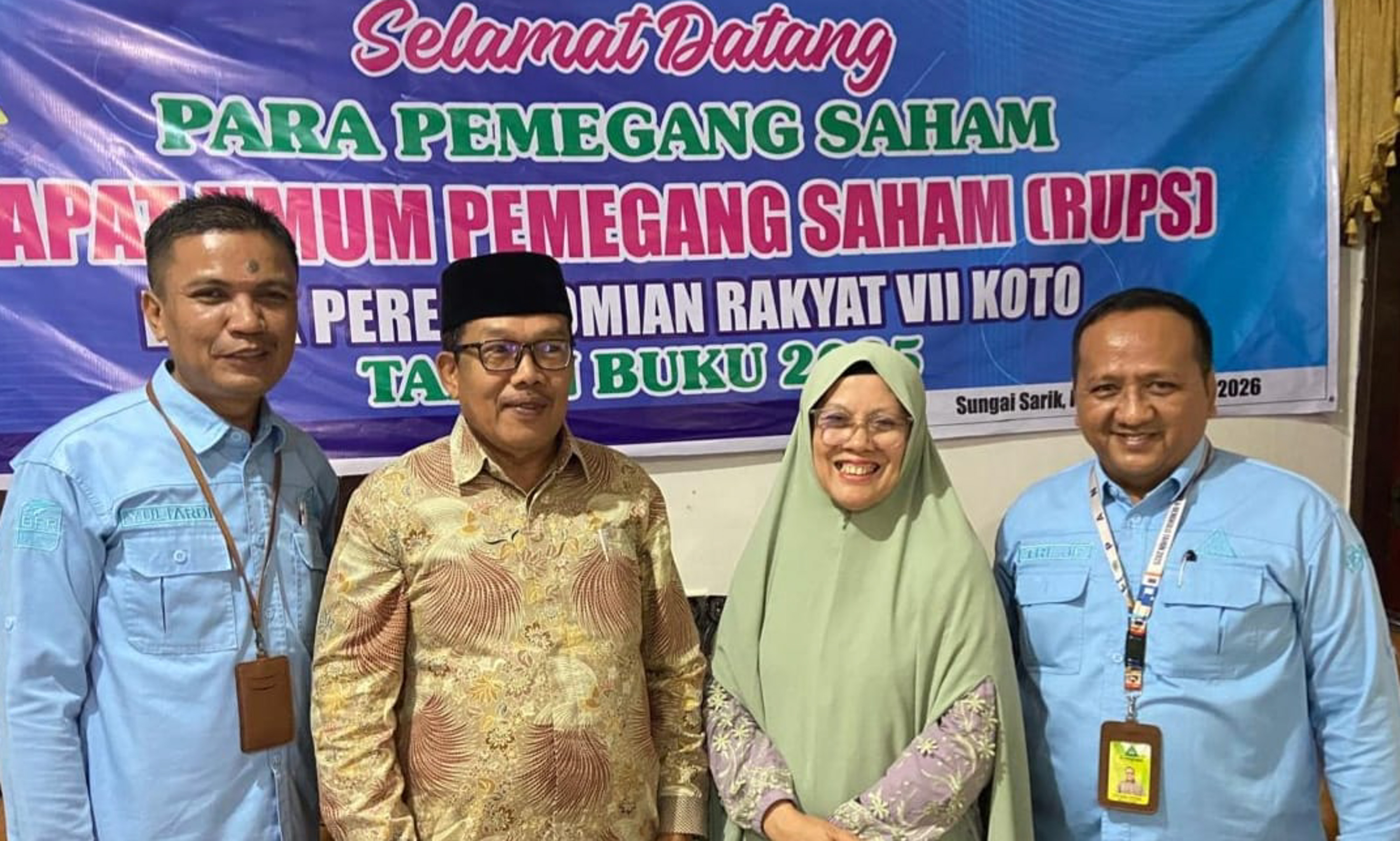 Manajemen PT BPR VII Koto dari kiri-kanan: Yuliardi (Direktur), Masywarah (Komisaris), Hj Zoza Ariani (Komisaris Utama), Tri Joni Putra (Direktur Utama).
