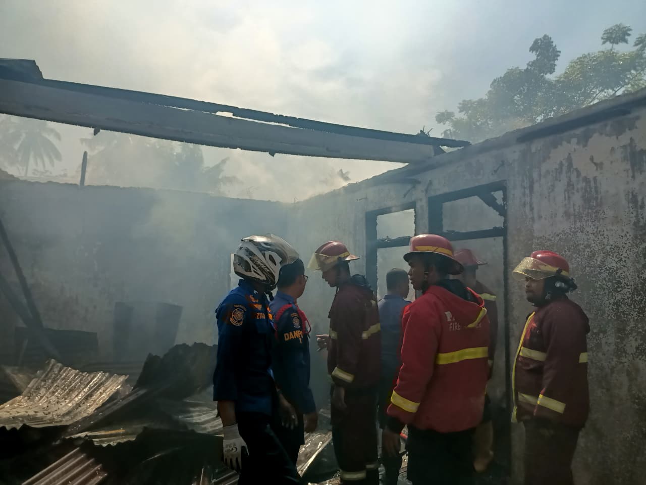 Kebakaran melanda kawasan Andalas, Kota Padang, Rabu pagi (25/2/2026). Satu rumah dan tiga petak kontrakan hangus, kerugian ditaksir Rp1 miliar.