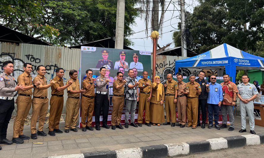 Pemprov Sumbar luncurkan Samsat Manjalang Babuko di Imam Bonjol Padang, bayar pajak kendaraan kini bisa sambil beli pabukoan, Rabu (25/2/2026).