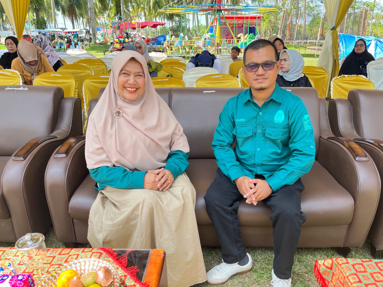 Direktur Utama PT BPR Mutiara Pesisir, Sri Mulyani, didampingi Direktur M. Abri Syani.