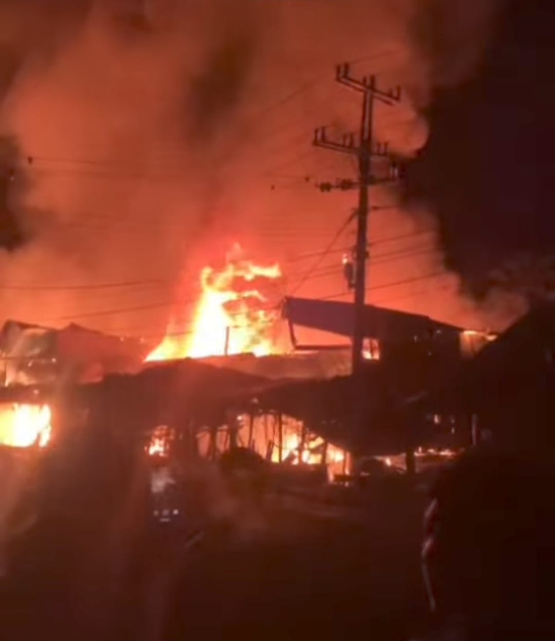 Kebakaran hebat melanda Pasar, Simpang Lagan, Pesisir Selatan, Kamis (26/2/2026). (Damkar Pessel)