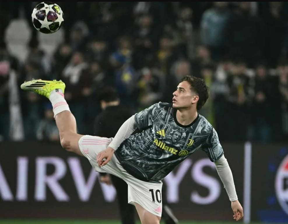 Kenan Yildiz saat sesi pemanasan jelang leg kedua Liga Champions melawan Galatasaray, di Turin.(Foto: UEFA.com)