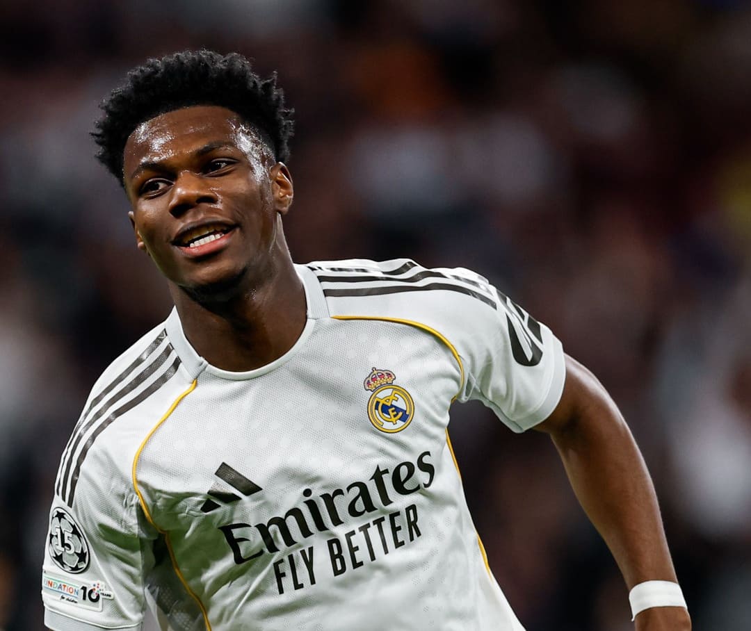 Aur&eacute;lien Tchouam&eacute;ni menyamakan kedudukan untuk Real Madrid di babak pertama kontra Benfica, menjaga agregat 2-1 di UCL.(Foto: X @realmadriden)