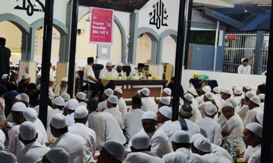 Syekh Abdurrahman dari Arab Saudi beri tausiyah di Lapas Kelas IIA Padang, Kamis (26/2/2026). (Randi/Padeks)