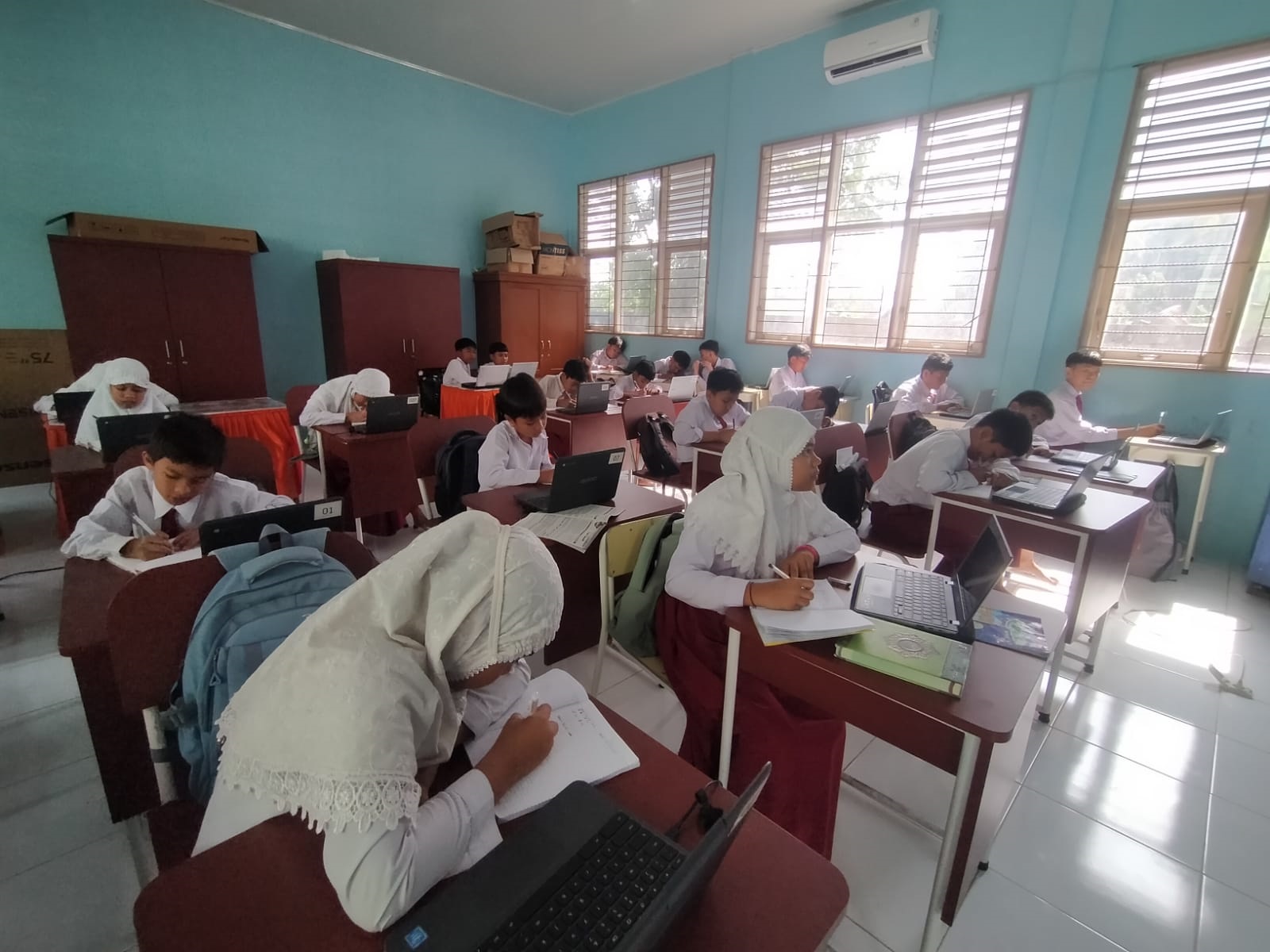 AKTIF: Murid SDN 31 Payakumbuh terlihat aktif dalam pembelajaran.