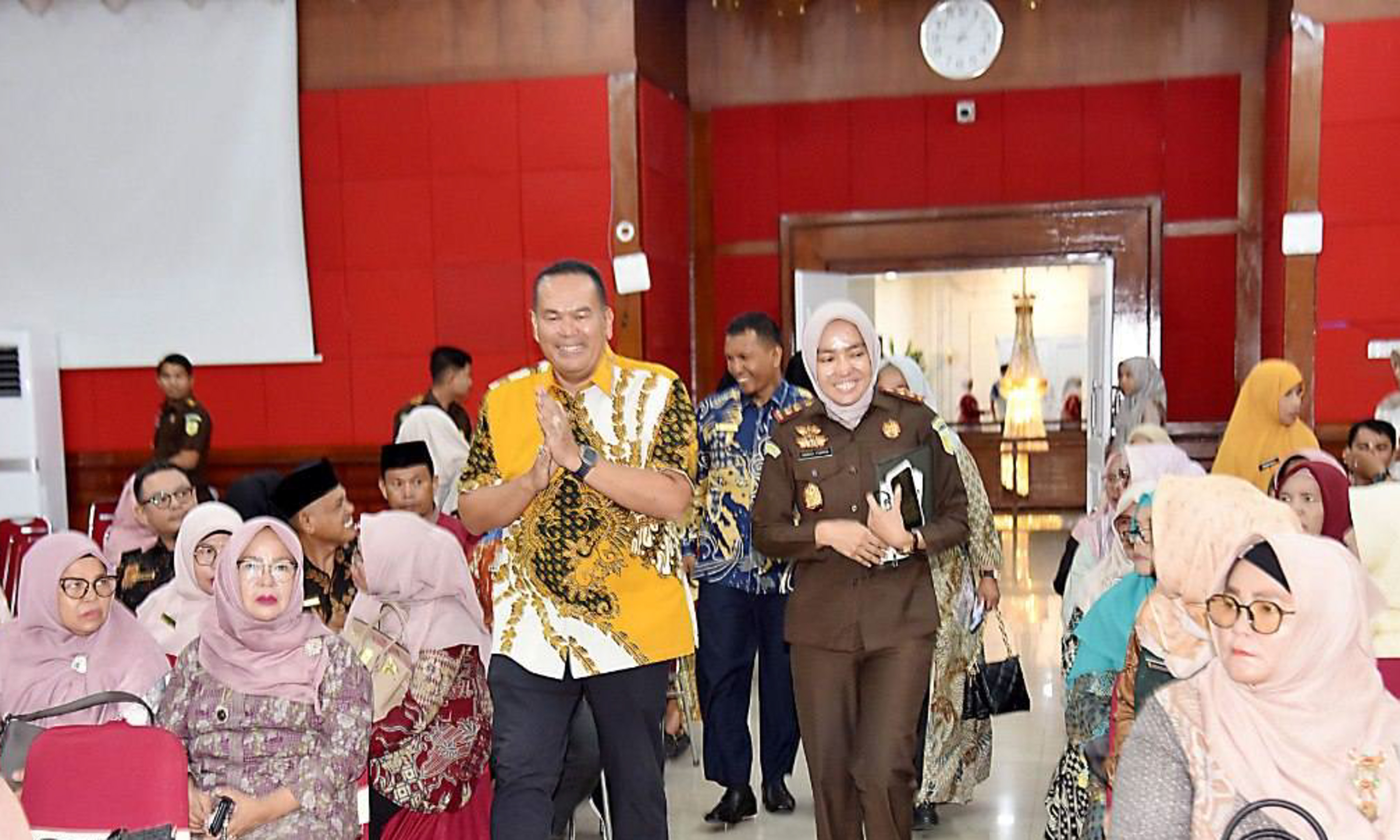 Wali Kota Pariaman gandeng Kejari beri penyuluhan hukum rehab sekolah, pastikan proyek pendidikan sesuai aturan dan tepat sasaran pemerintah pusat.