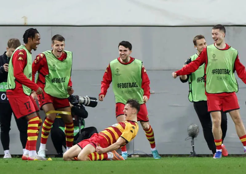 Bartosz Mazurek cetak hattrick untuk Jagiellonia melewati David de Gea, samakan agregat 3-3 lawan Fiorentina di leg kedua Conference League 2026. (Foto: UEFA.com)