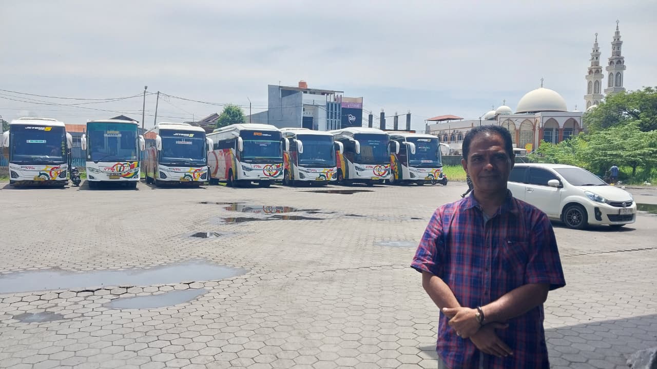 Fen Nareh, Salah seorang sopir AKAP NPM ketika berada di kantor NPM, Padang, Kamis (26/2/2026).