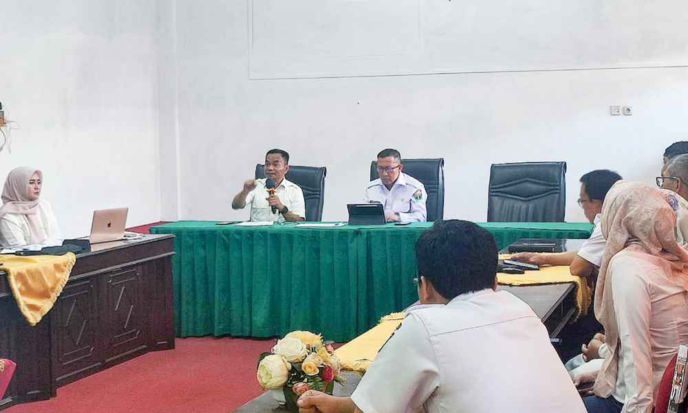 Rapat paparan hasil survey calon lokasi untuk pelaksanaan program NCH (Nagari Creative Hub) di kantor DPMD Sumbar, Rabu (25/2/2026). (Foto: Riyadhatul /Padeks)
