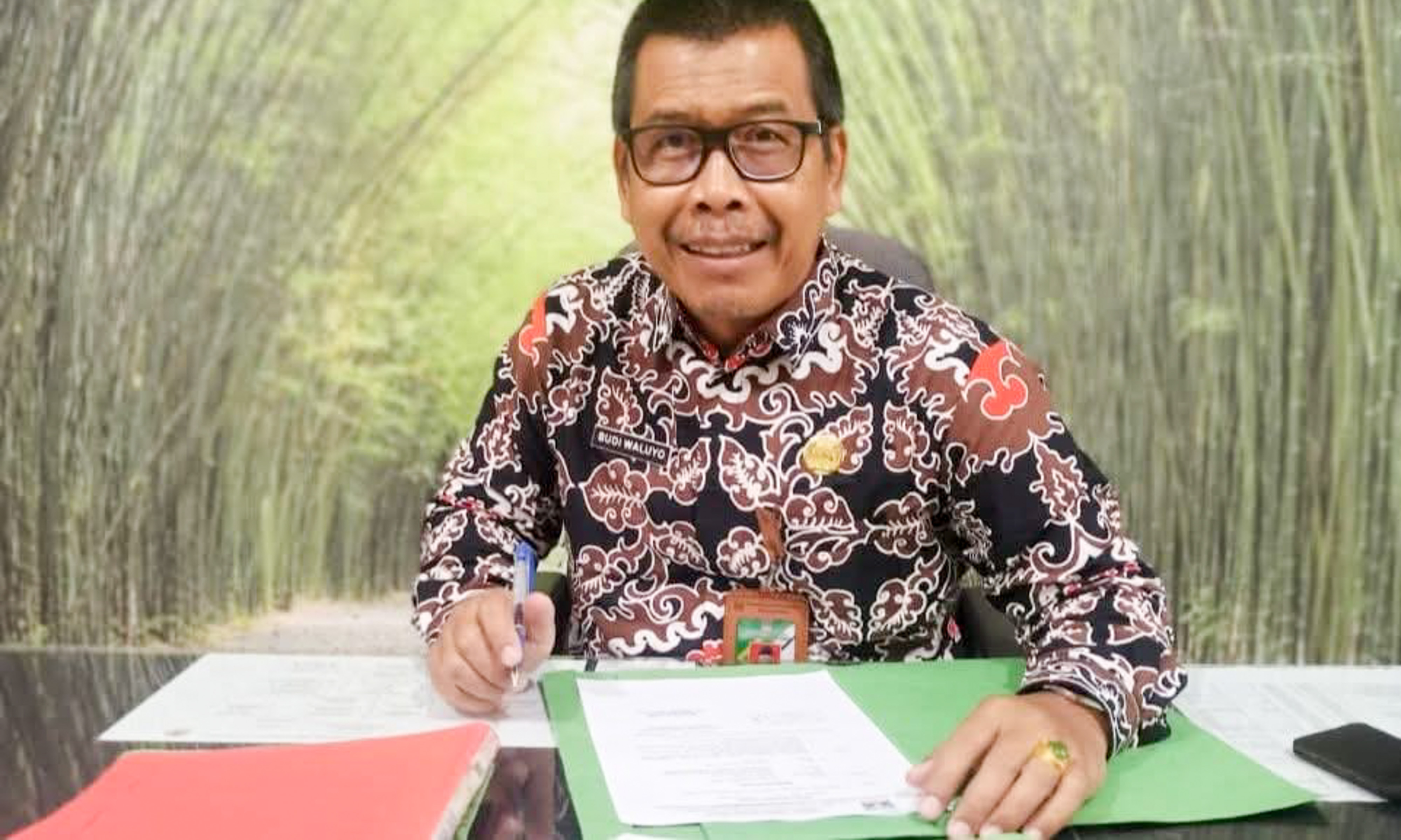 Kadis DLH Dharmasraya Budi Waluyo resmi mundur sebagai ASN per 1 Maret 2026, meski sisa masa kerja masih delapan bulan.