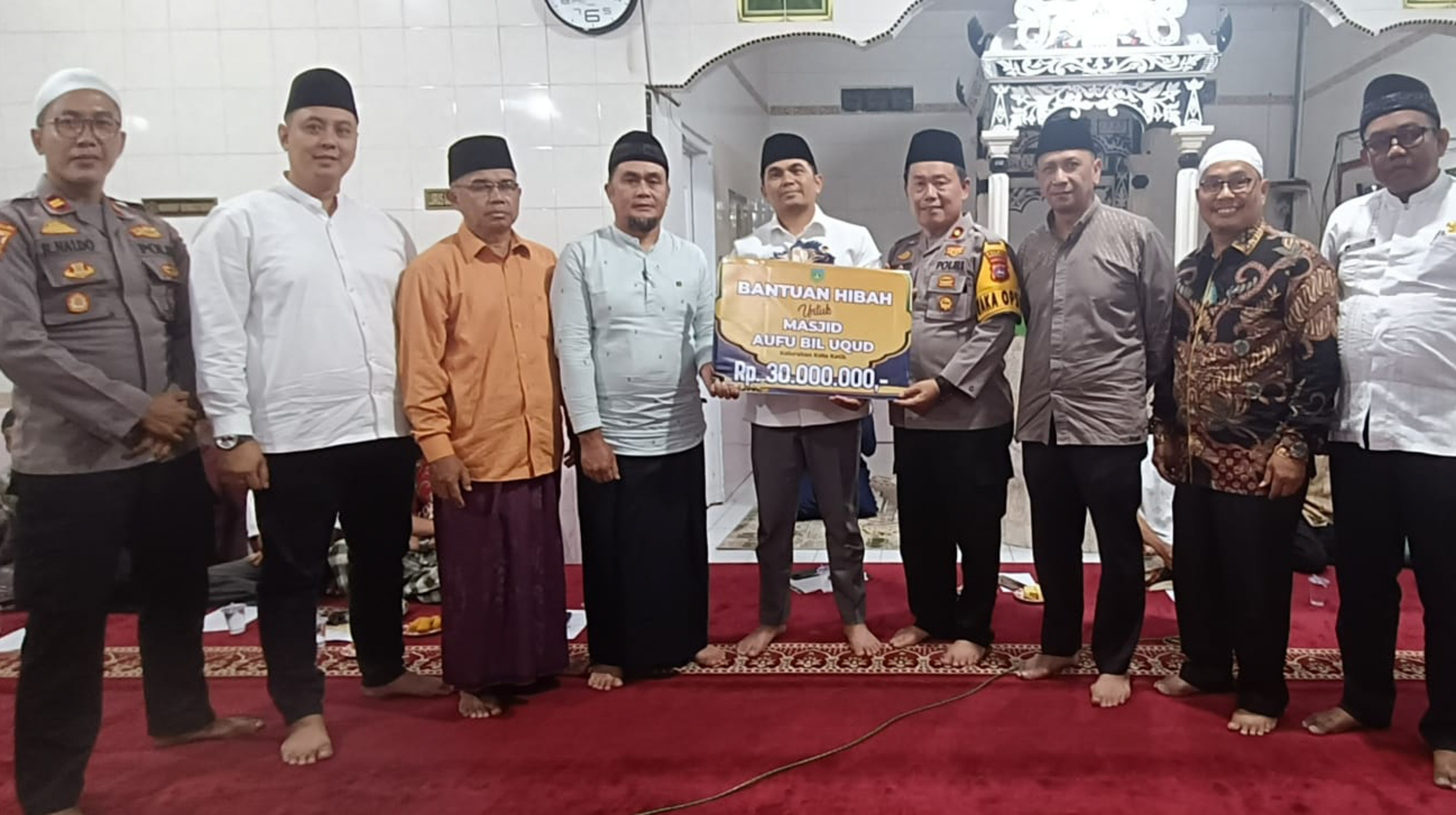TSR IV Pemko Padangpanjang salurkan hibah Rp30 juta ke Masjid Aufu Bil &lsquo;Uqud, Kotokatiak. Wakapolres imbau warga waspada selama Ramadhan.