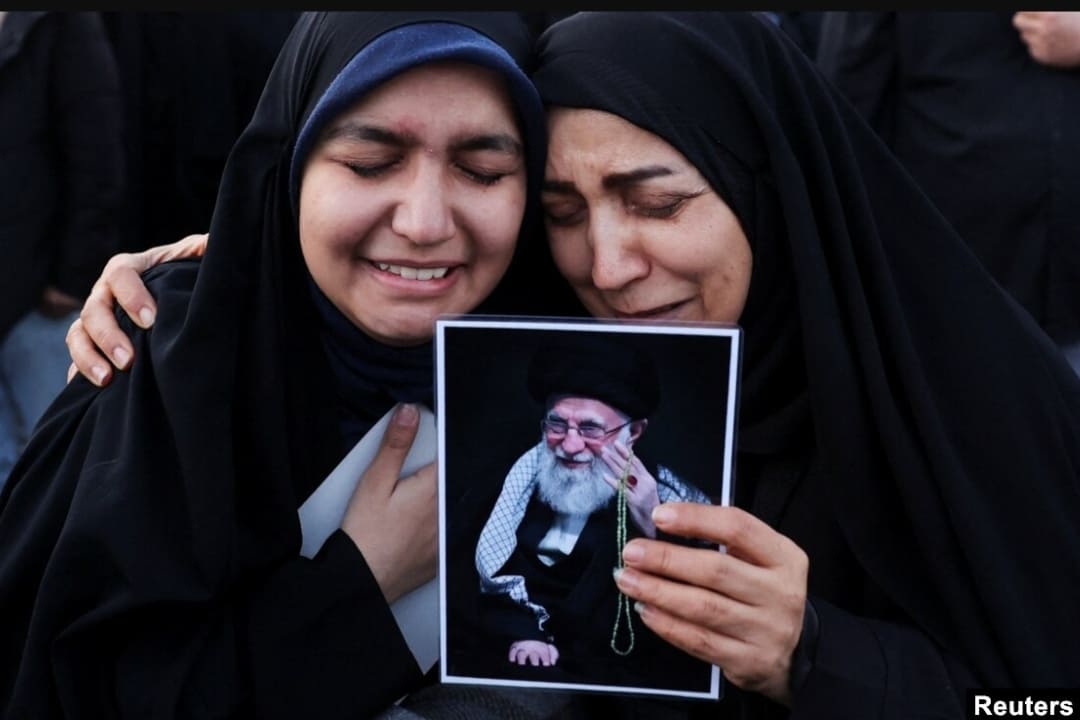 Warga di Teheran berduka atas Kematian Pemimpin Tertinggi Iran Ali Khamenei setelah serangan AS-Israel.(Foto: Reuters)