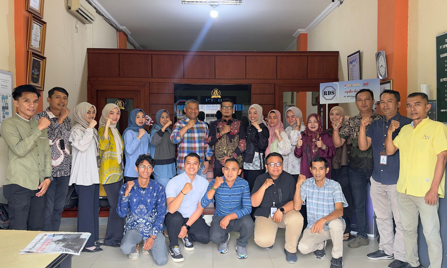 PT BPR Raga Dana Sejahtera bukukan aset Rp49,84 miliar, kredit tumbuh 10,85 persen, laba bersih Rp909 juta sepanjang 2025. Direksi dan karyawan PT BPR Raga Dana Sejahtera.